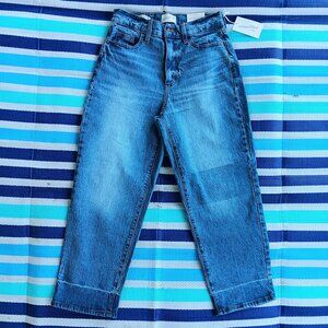 Universal Thread Women's Jean's NWT 4 Short Vintage Straight